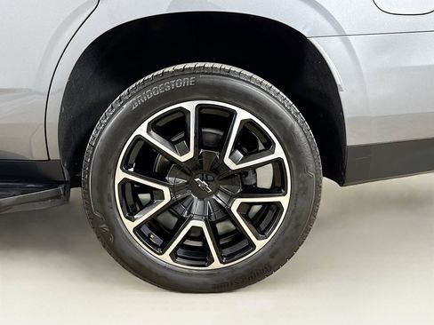 Used 2022 Chevrolet Tahoe RST w/ Luxury Package AWD/4WD image 34