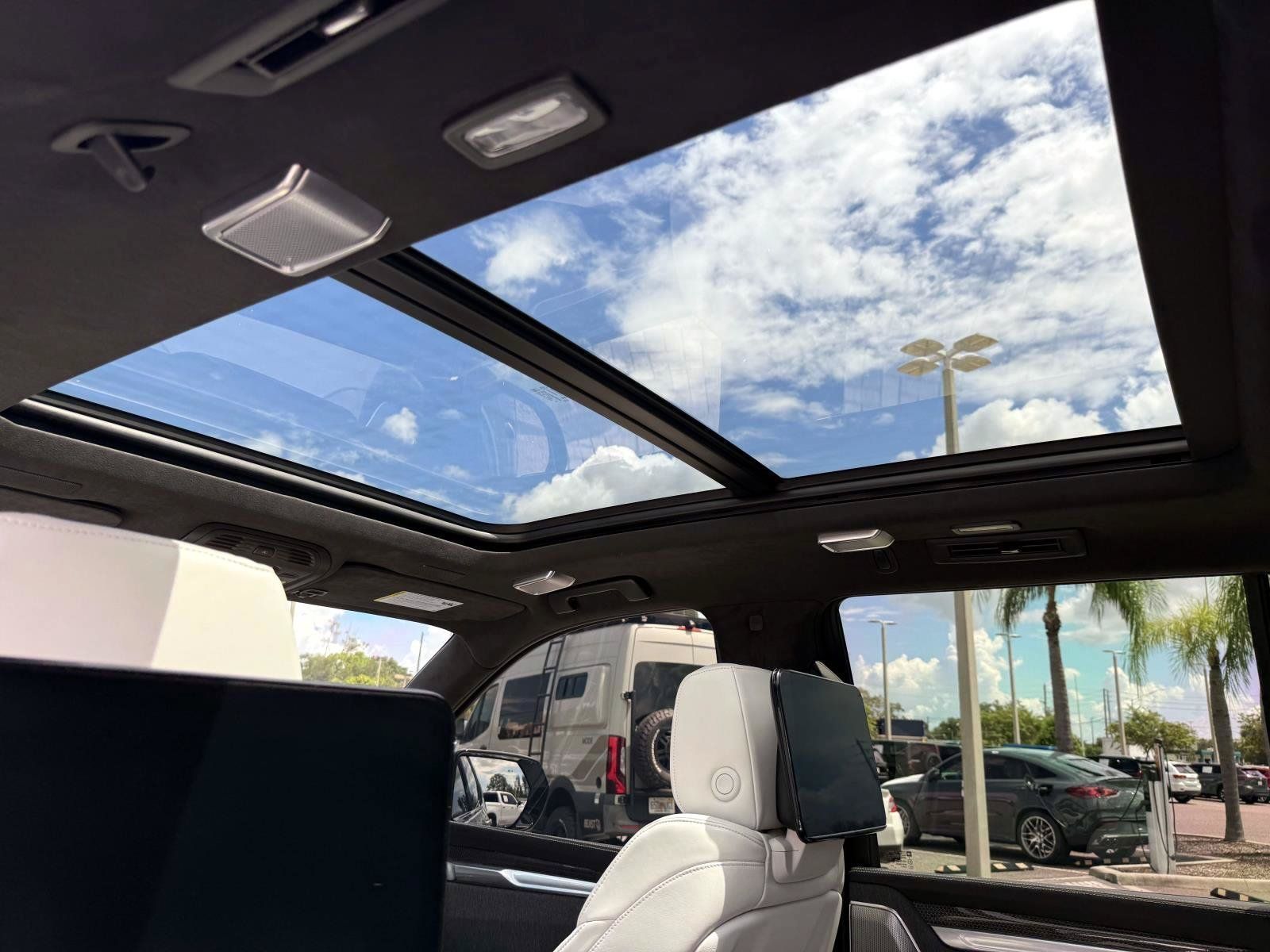 Used 2026 Cadillac Escalade V w/ LPO, Onyx Lite Package AWD/4WD image 18