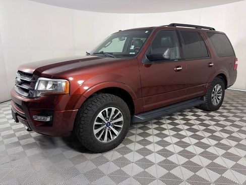 Used 2017 Ford Expedition XLT w/ Equipment Group 202A image 3