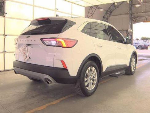 Used 2022 Ford Escape SE w/ Convenience Package FWD image 3