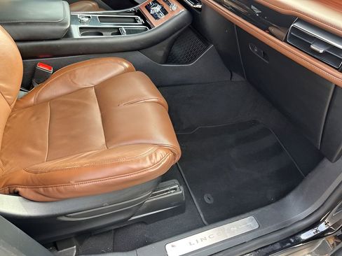 Used 2020 Lincoln Aviator Reserve w/ Equipment Group 202A image 16