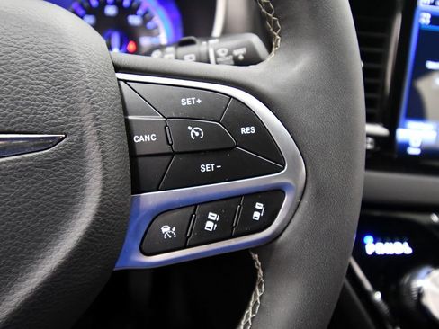 Used 2025 Chrysler Pacifica Select FWD image 22