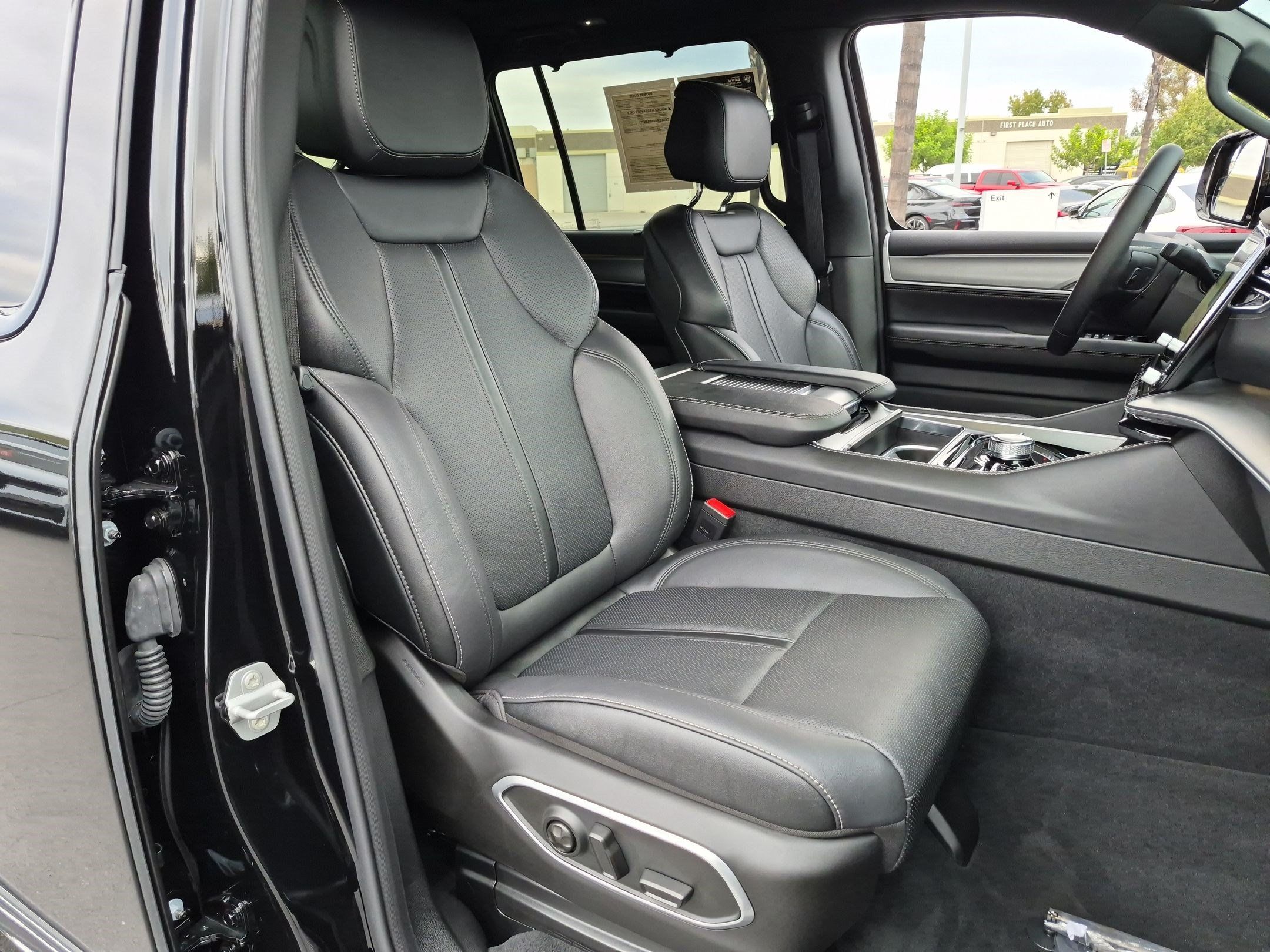 Used 2026 Jeep Grand Wagoneer L Limited AWD/4WD image 34