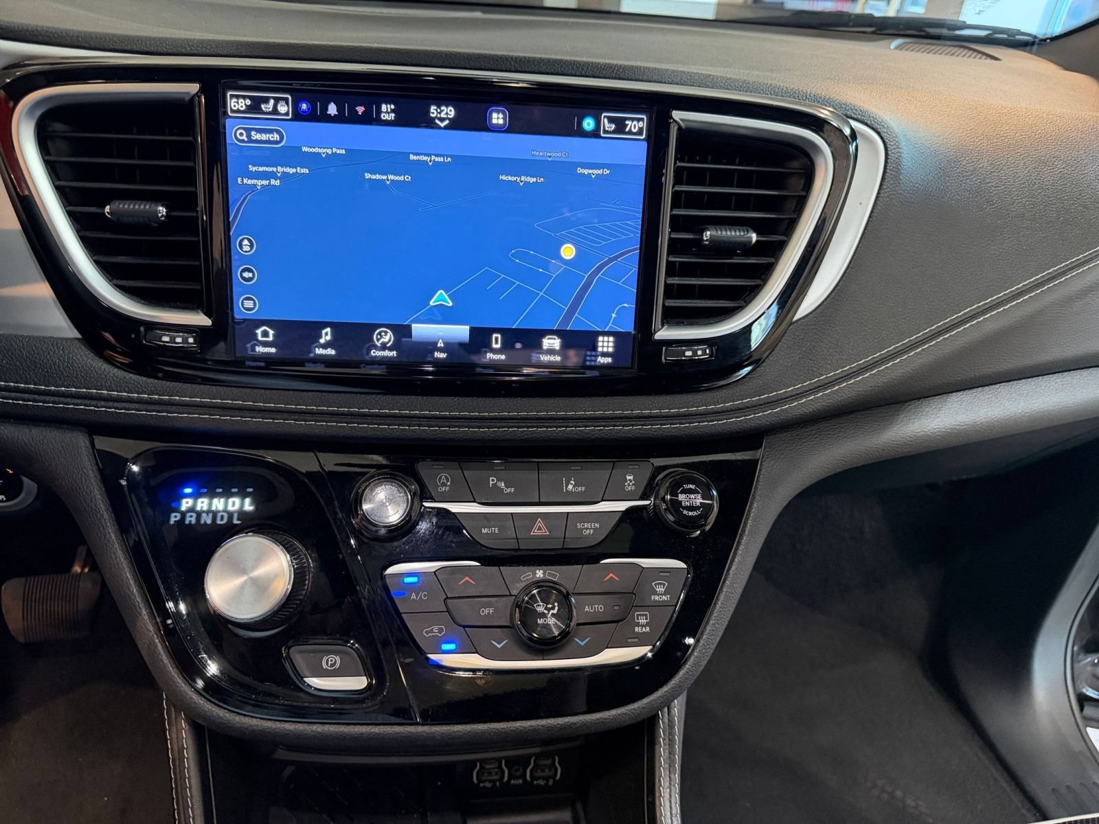 Used 2025 Chrysler Pacifica Limited FWD image 16