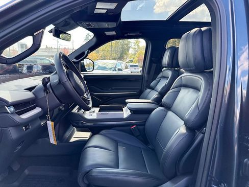 New 2025 Lincoln Navigator Reserve w/ Jet Appearance Package AWD/4WD image 8