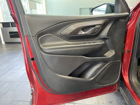 Used 2024 GMC Terrain SLE w/ Driver Convenience Package FWD image 14