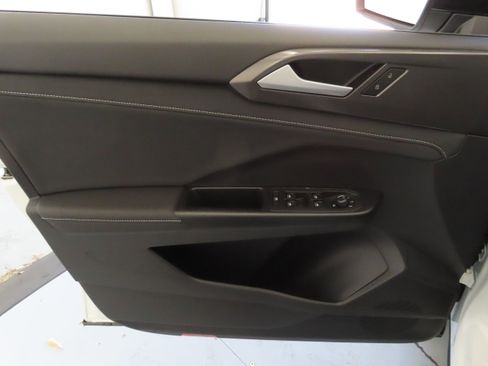 New 2026 Volkswagen Taos SE FWD image 11