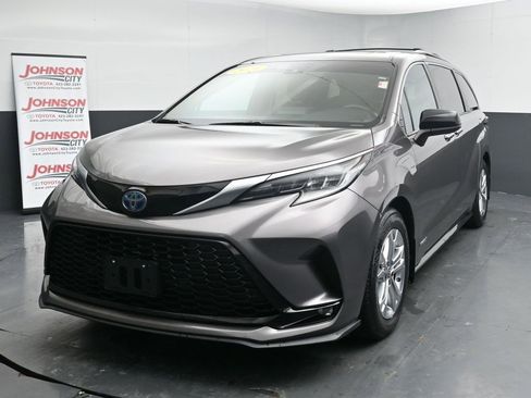 Used 2021 Toyota Sienna XSE w/ XSE Plus Package image 4