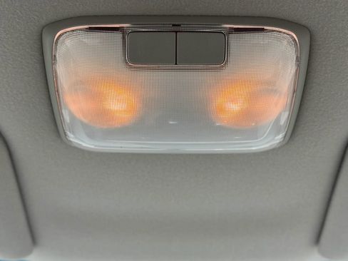 Used 2013 Toyota Sienna L FWD image 23