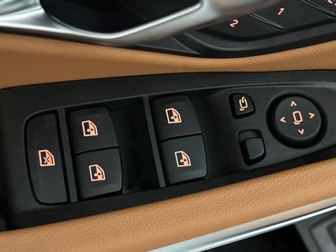 Used 2025 BMW 330i xDrive Sedan w/ Convenience Package image 13