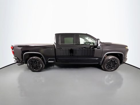 Used 2025 Chevrolet Silverado 2500 High Country w/ Midnight Edition AWD/4WD image 8