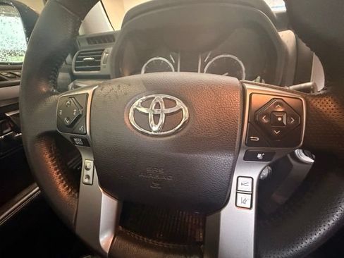 Used 2022 Toyota 4Runner Limited AWD/4WD image 9