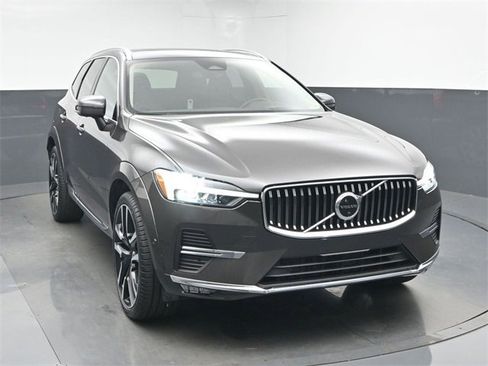 Used 2023 Volvo XC60 B5 Ultimate w/ Protection Package Premier image 2