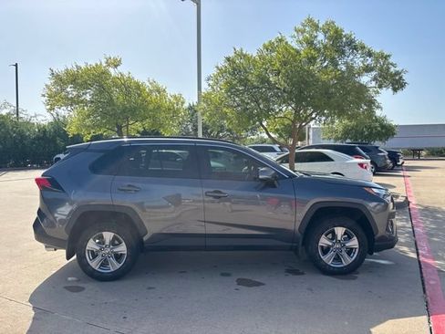 Used 2024 Toyota RAV4 XLE w/ Convenience Package FWD image 4