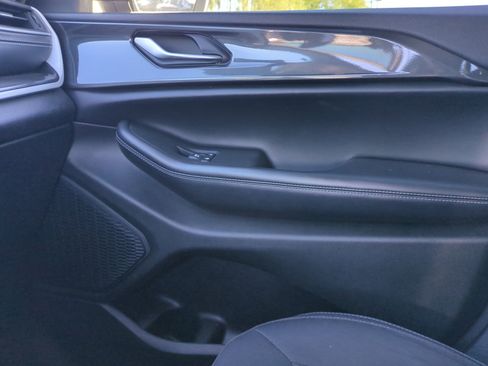 Certified 2023 Jeep Grand Cherokee Laredo image 16