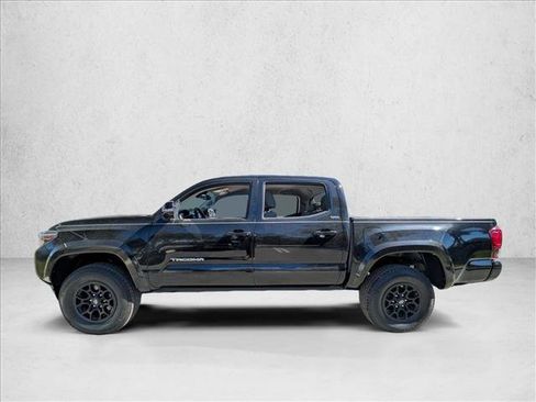 Used 2022 Toyota Tacoma SR5 w/ Technology Package image 8