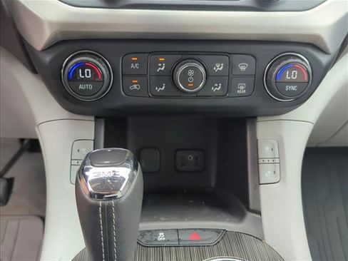 Used 2017 GMC Acadia SLT FWD image 20