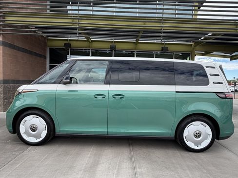 Used 2025 Volkswagen ID. Buzz 1st Edition RWD image 7