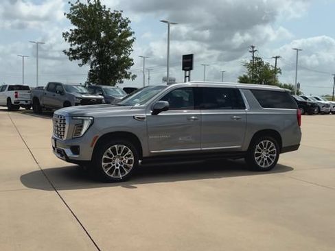 New 2026 GMC Yukon XL Denali w/ Denali Reserve Package AWD/4WD image 5