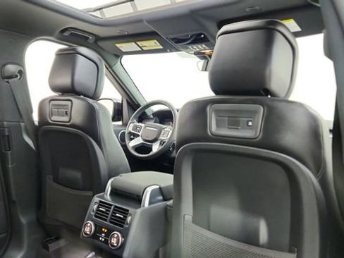 Used 2024 Land Rover Discovery Dynamic SE AWD/4WD image 25