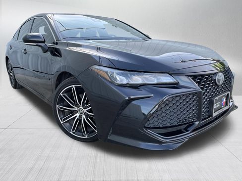 Used 2019 Toyota Avalon XSE FWD image 3