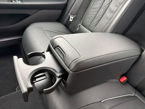 Used 2022 BMW 750i xDrive 750i xDrive w/ Executive Package image 38