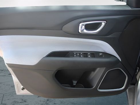 Used 2022 Jeep Compass Latitude image 11