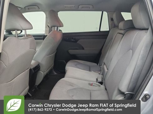 Used 2023 Toyota Highlander LE image 28