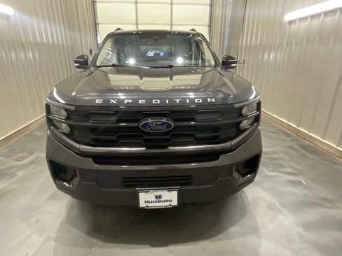Used 2025 Ford Expedition Max Active AWD/4WD image 5