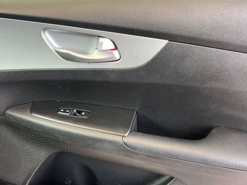 Used 2023 Kia Forte LXS image 17