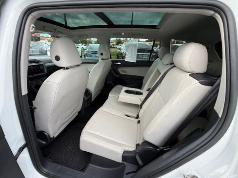 Used 2021 Volkswagen Tiguan SE w/ Panoramic Sunroof Package image 29