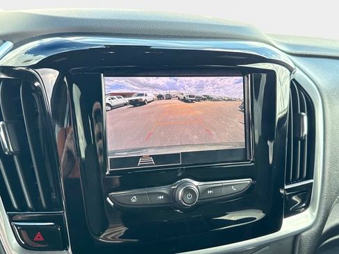 Used 2022 Chevrolet Traverse LT FWD image 22