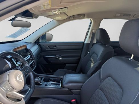 Used 2025 Nissan Pathfinder SV FWD image 16