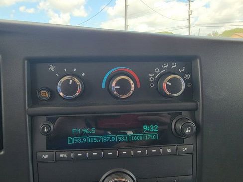 Used 2025 Chevrolet Express 3500 LT w/ LT Preferred Equipment Group RWD image 26