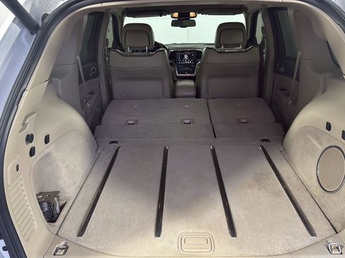 Used 2015 Jeep Grand Cherokee Overland AWD/4WD image 7