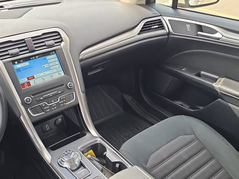 Certified 2018 Ford Fusion SE w/ Fusion SE Technology Package FWD image 26