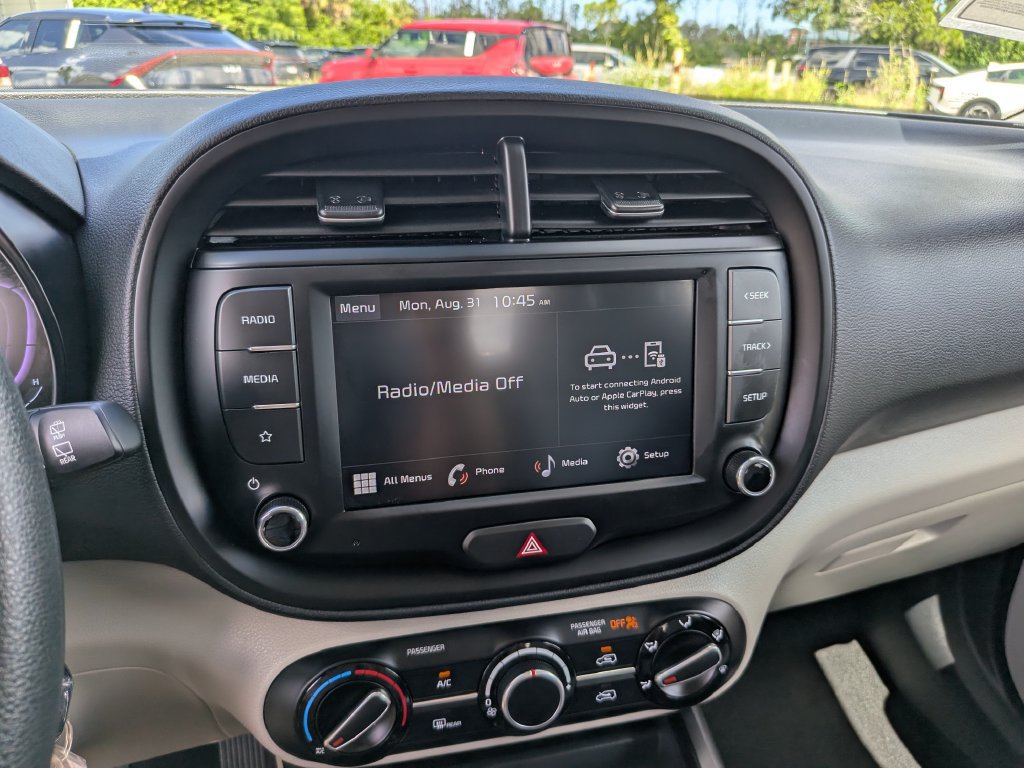 Certified 2025 Kia Soul LX w/ LX Technology Package FWD image 22