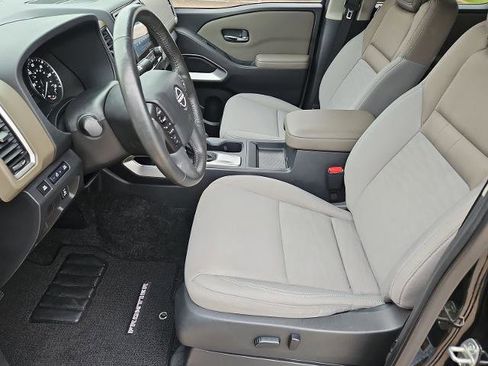 Used 2022 Nissan Frontier SV image 18