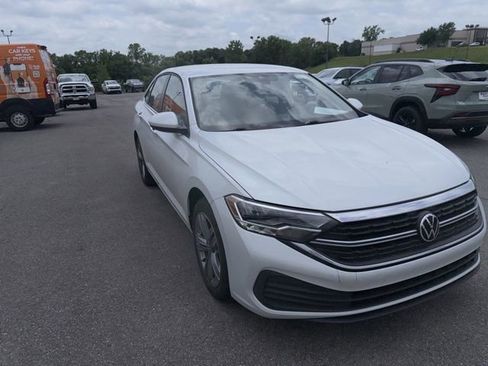 Used 2022 Volkswagen Jetta SE FWD image 5