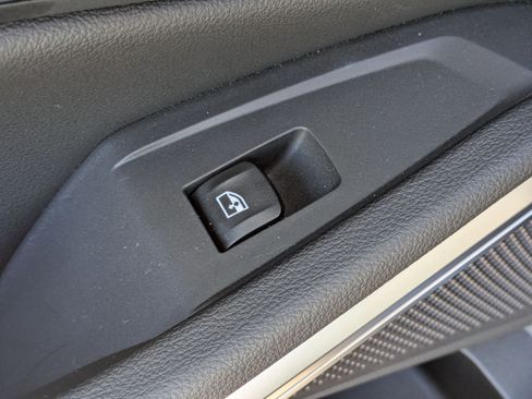 Used 2025 BMW 330i Sedan w/ Premium Package image 29