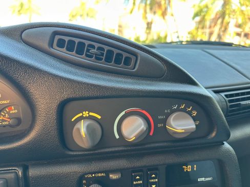 Used 1993 Chevrolet Camaro Z28 RWD image 50