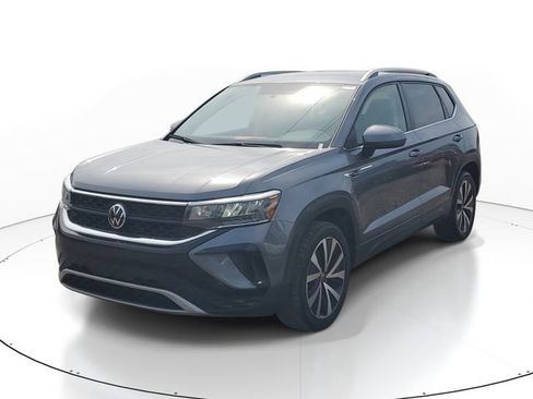 Used 2022 Volkswagen Taos SE AWD/4WD image 2