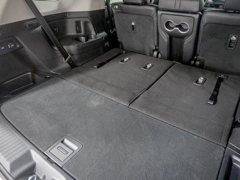 Used 2025 Honda Pilot Touring image 10