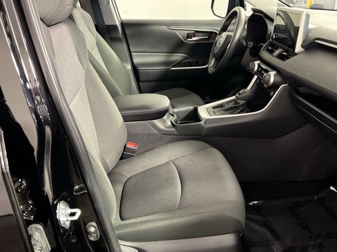 Used 2025 Toyota RAV4 XLE AWD/4WD image 29