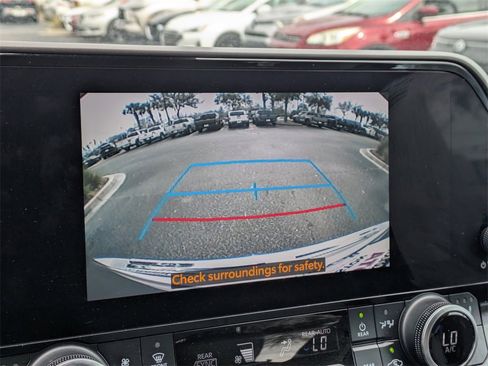 Certified 2023 Toyota Highlander XLE image 24