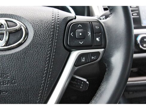 Used 2017 Toyota Highlander XLE FWD image 20