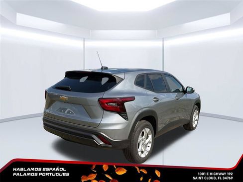 Certified 2024 Chevrolet Trax LS w/ LS Convenience Package FWD image 6