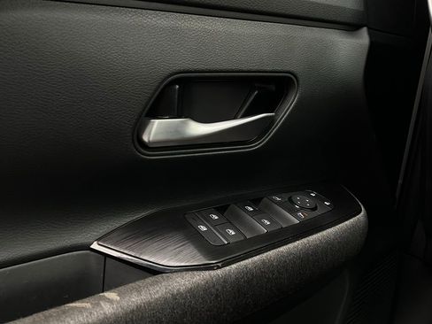 Used 2025 Nissan Kicks SV image 19