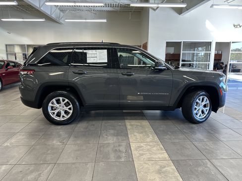 Used 2022 Jeep Grand Cherokee Limited w/ Trailer Tow Prep Group (B) image 13