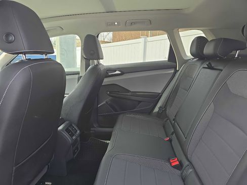 Used 2023 Volkswagen Taos SE w/ Panoramic Sunroof Package image 14